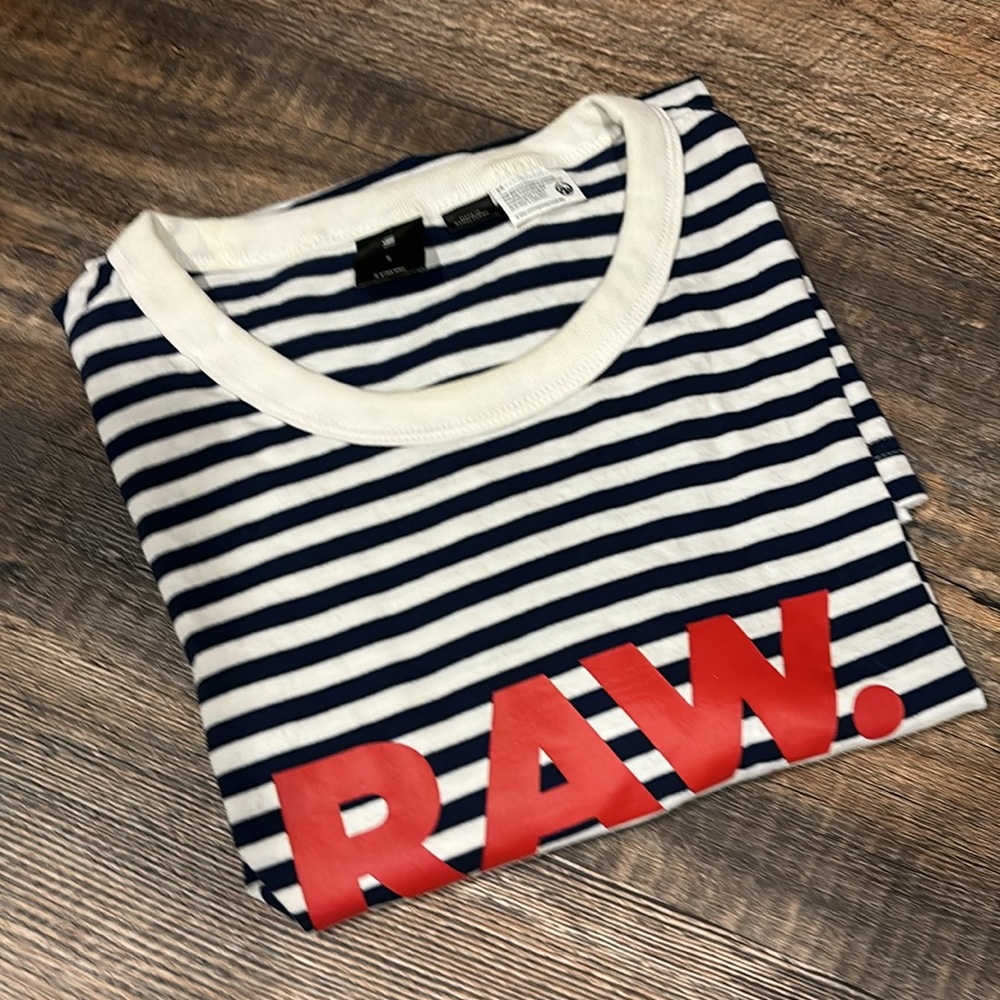 G Star blue and white striped T-Shirt in excellent condition.